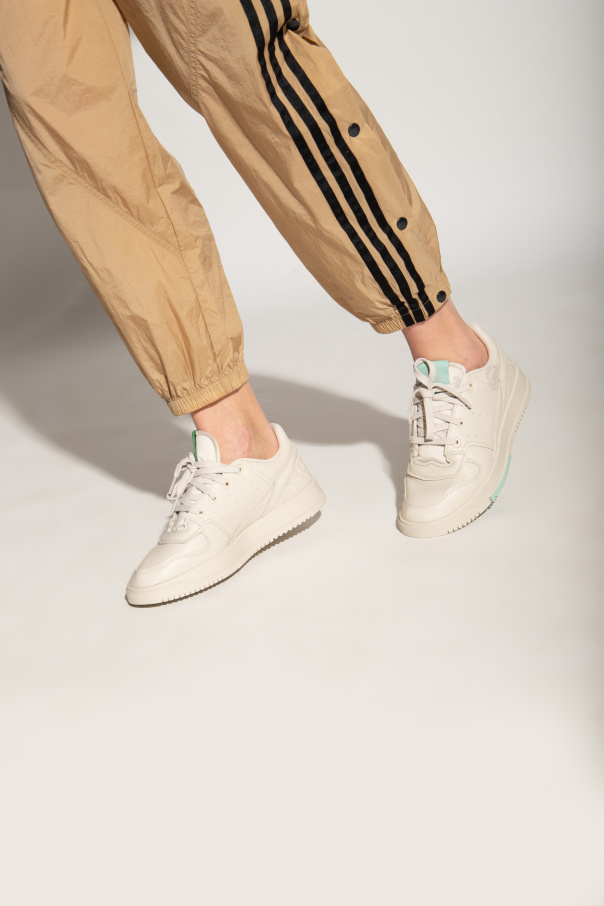 Chaussure adidas beige hot sale